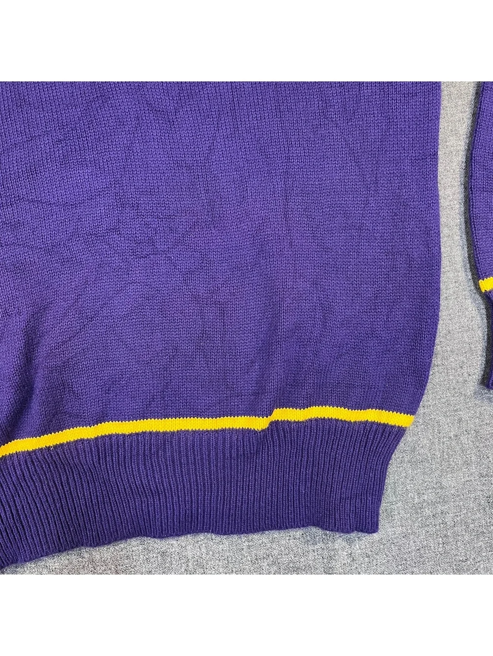 Vintage Men's 70s BRIAN MACNEIL Sportswear Long Sleeve V-Neck Knit Sweater M